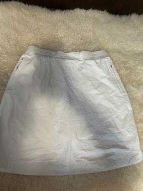 Clubhouse white skirt with side pockets XS